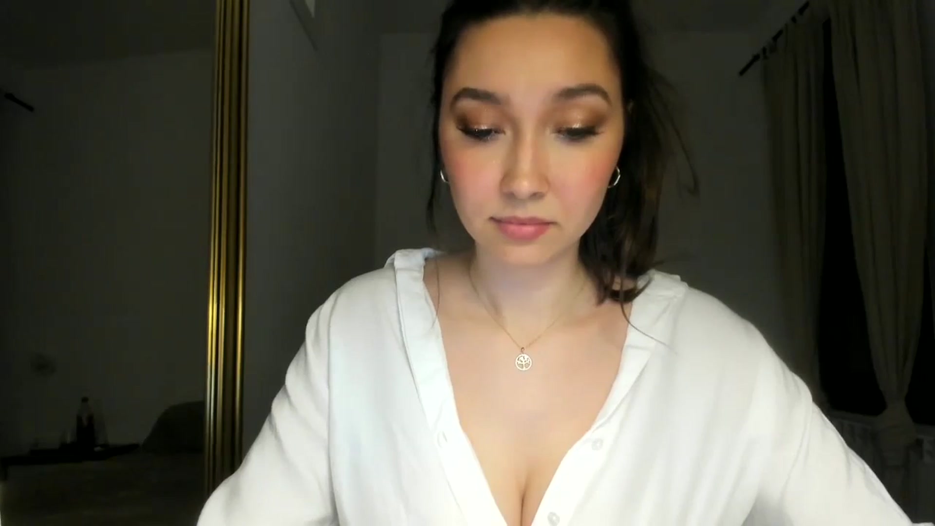 Gallery image thumbnail from LuckyHoneyyy's myfreecams stream on, 05/28/2024, 24:01 image 18 of 20