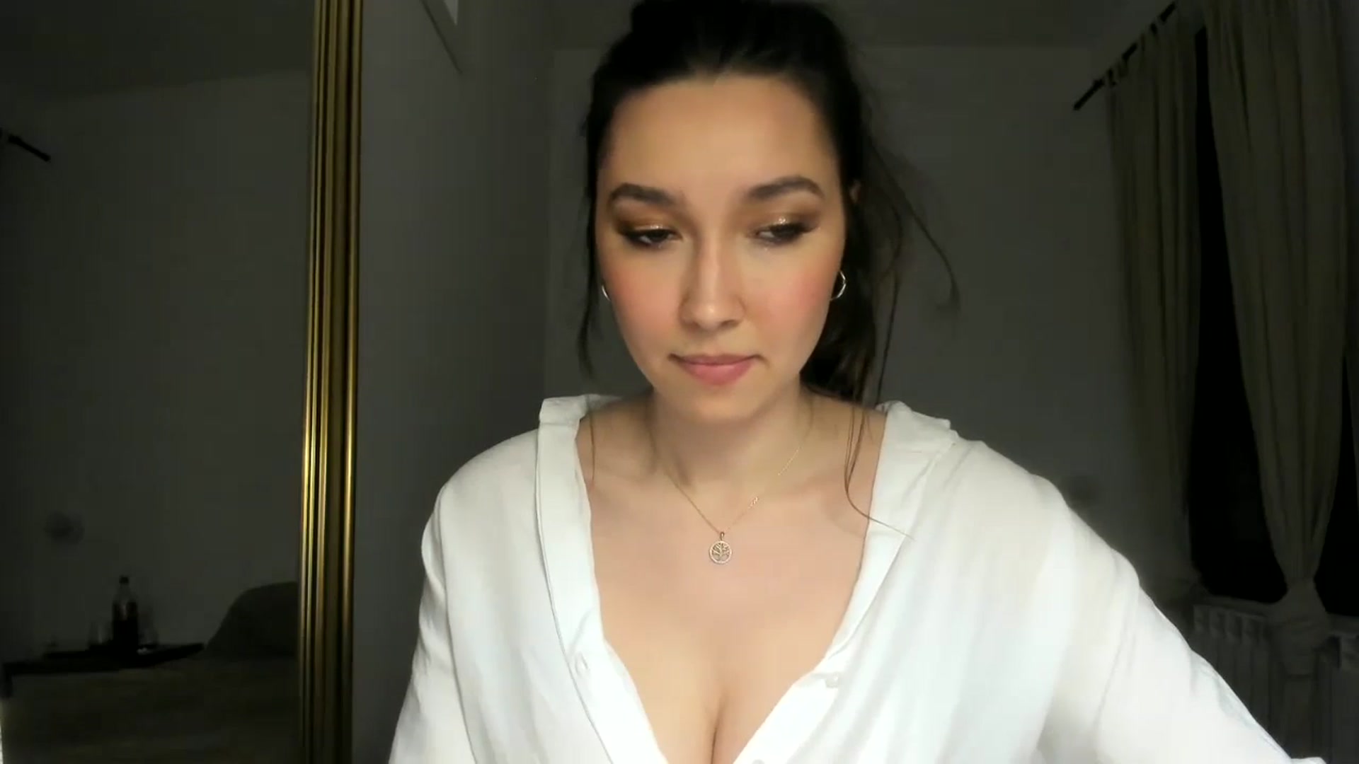 Gallery image thumbnail from LuckyHoneyyy's myfreecams stream on, 05/28/2024, 24:01 image 20 of 20