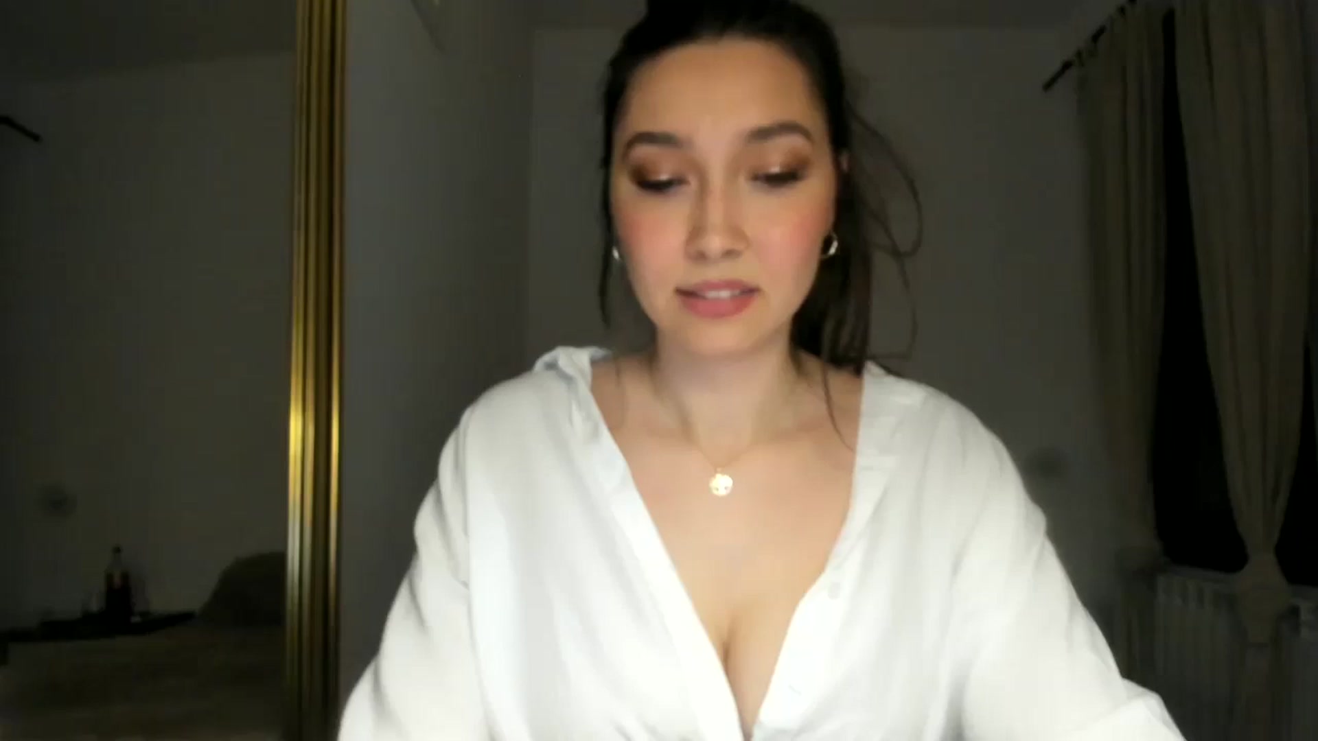 Gallery image thumbnail from LuckyHoneyyy's myfreecams stream on, 05/28/2024, 24:01 image 10 of 20