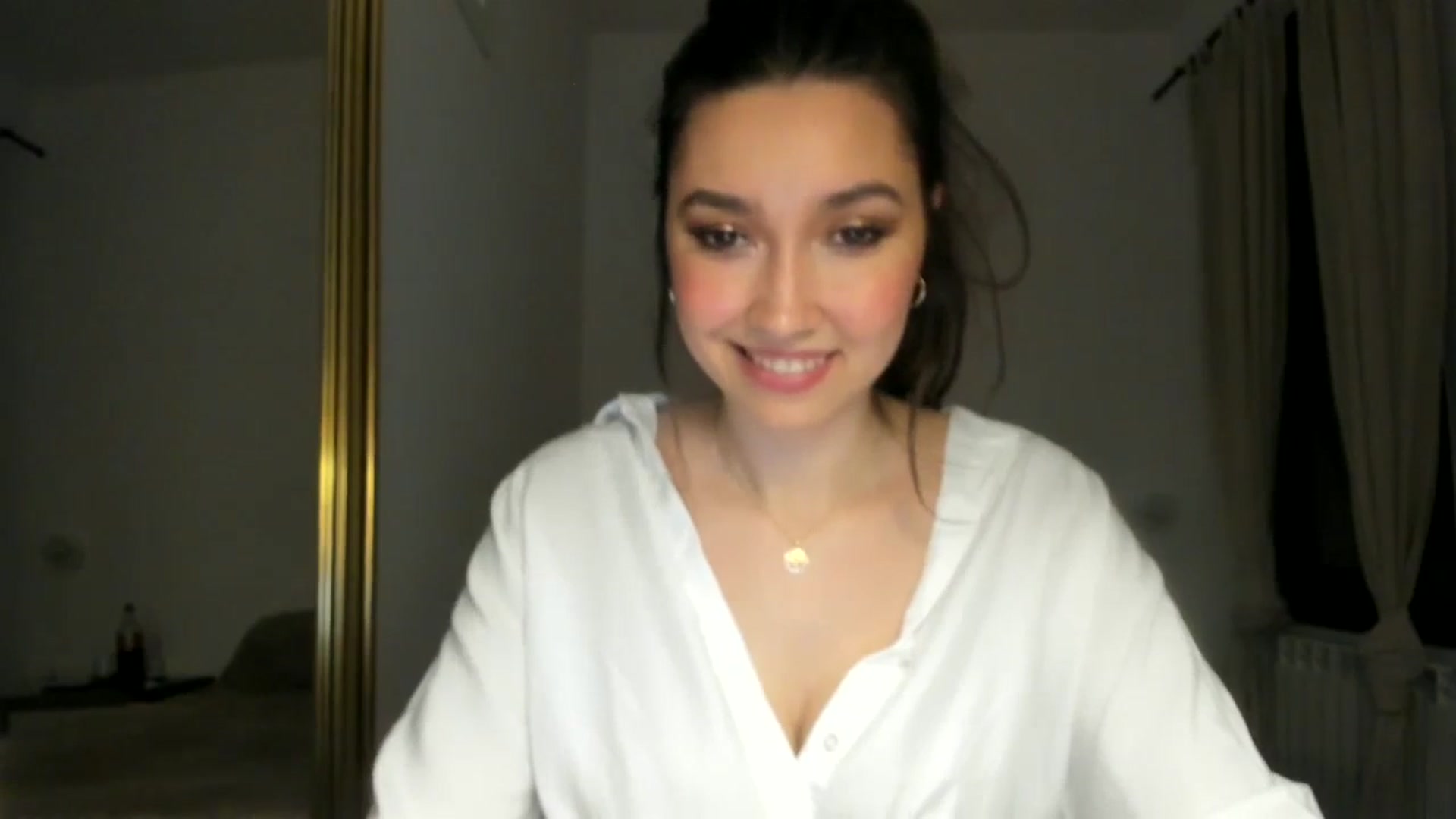 Gallery image thumbnail from LuckyHoneyyy's myfreecams stream on, 05/28/2024, 24:01 image 9 of 20