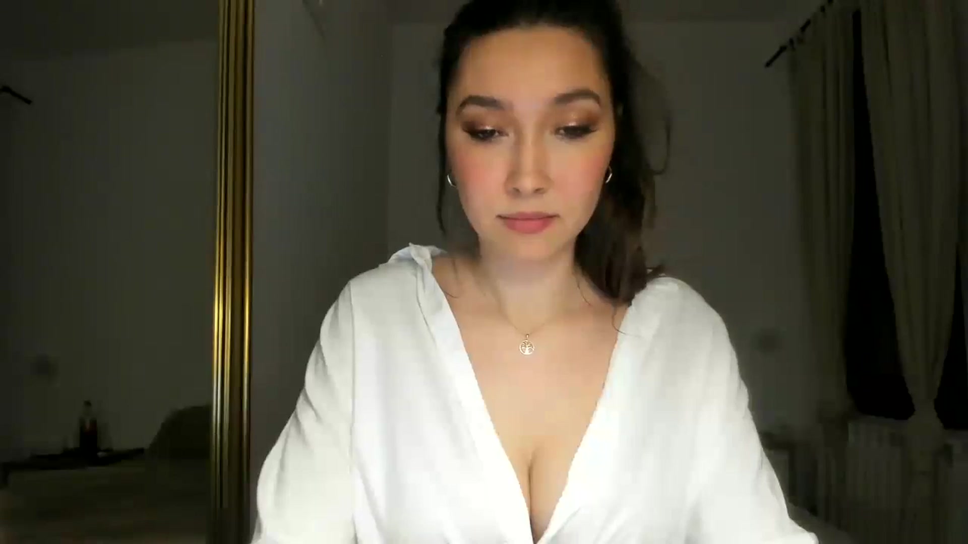 Gallery image thumbnail from LuckyHoneyyy's myfreecams stream on, 05/28/2024, 24:01 image 6 of 20