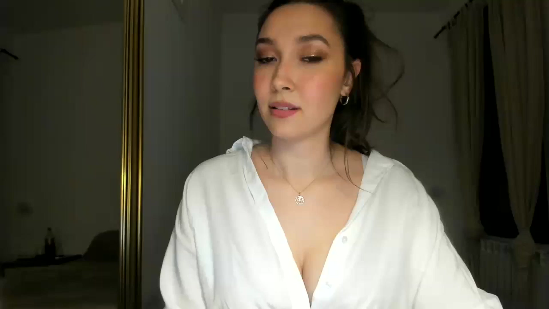 Gallery image thumbnail from LuckyHoneyyy's myfreecams stream on, 05/28/2024, 24:01 image 2 of 20