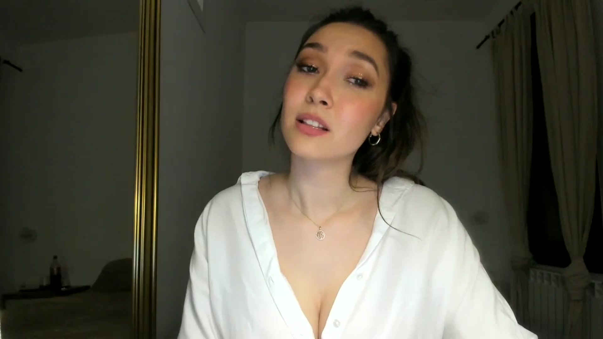 Gallery image thumbnail from LuckyHoneyyy's myfreecams stream on, 05/28/2024, 24:01 image 16 of 20