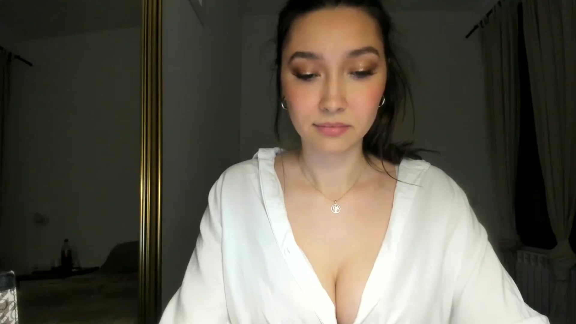 Gallery image thumbnail from LuckyHoneyyy's myfreecams stream on, 05/28/2024, 01:05 image 8 of 20