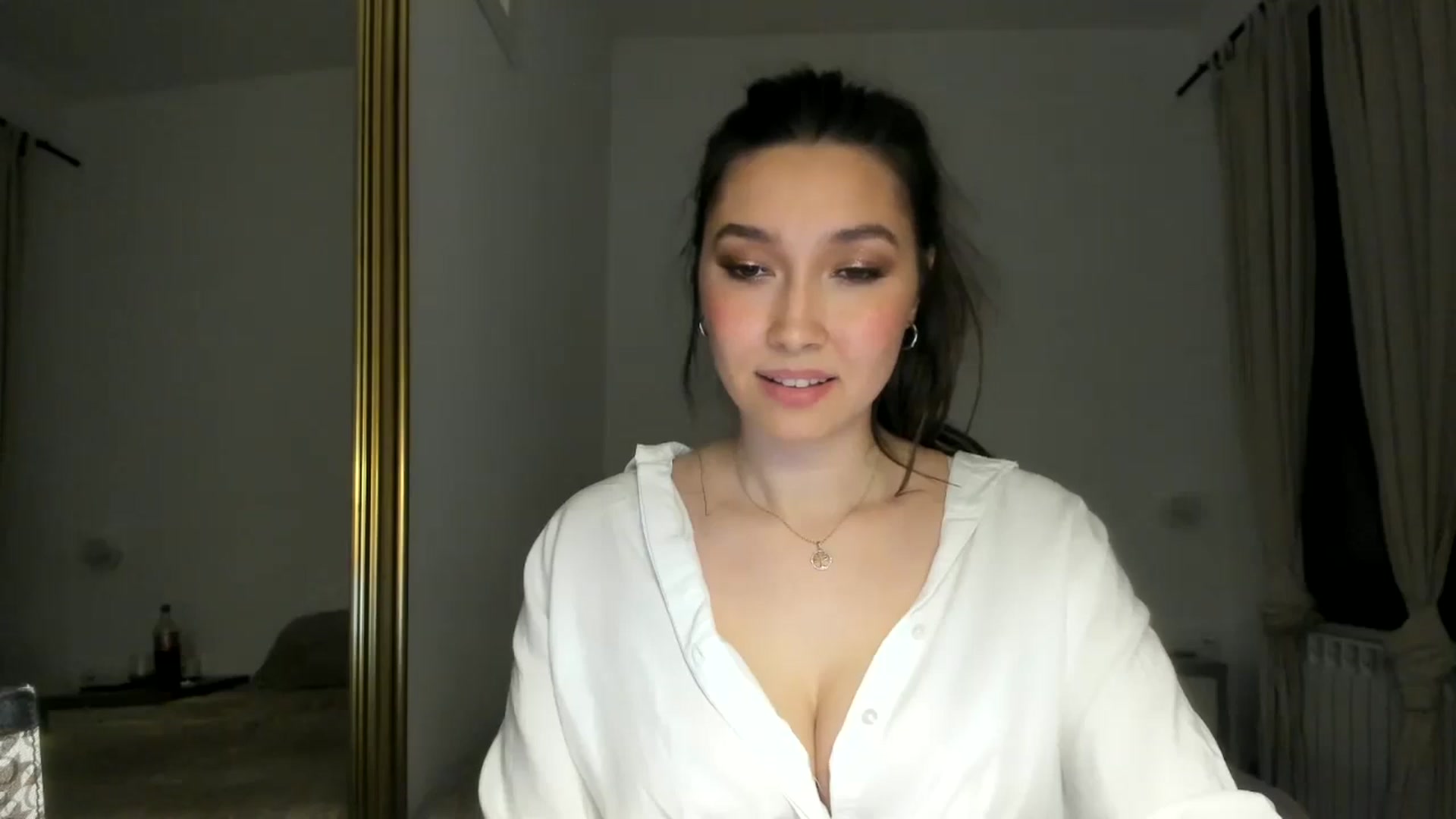 Gallery image thumbnail from LuckyHoneyyy's myfreecams stream on, 05/28/2024, 01:05 image 15 of 20