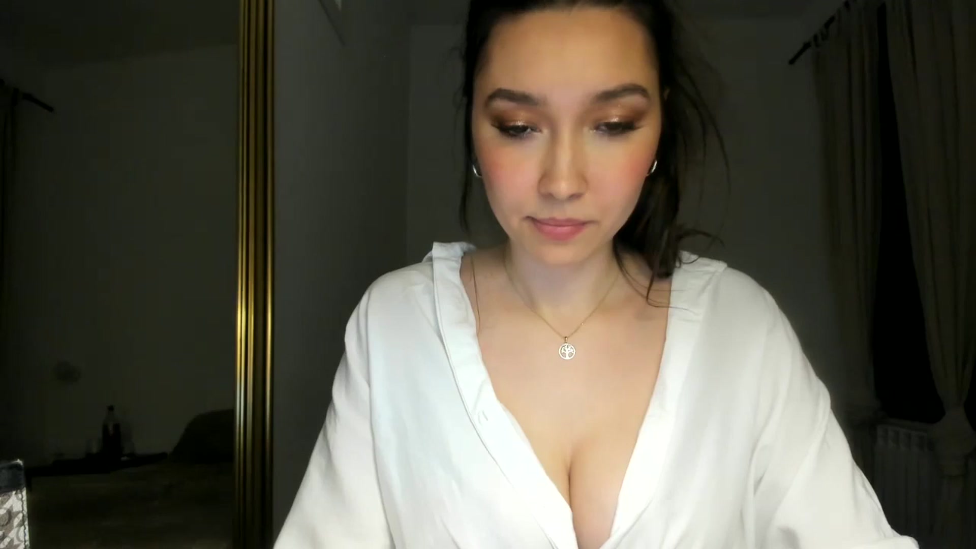 Gallery image thumbnail from LuckyHoneyyy's myfreecams stream on, 05/28/2024, 01:05 image 7 of 20
