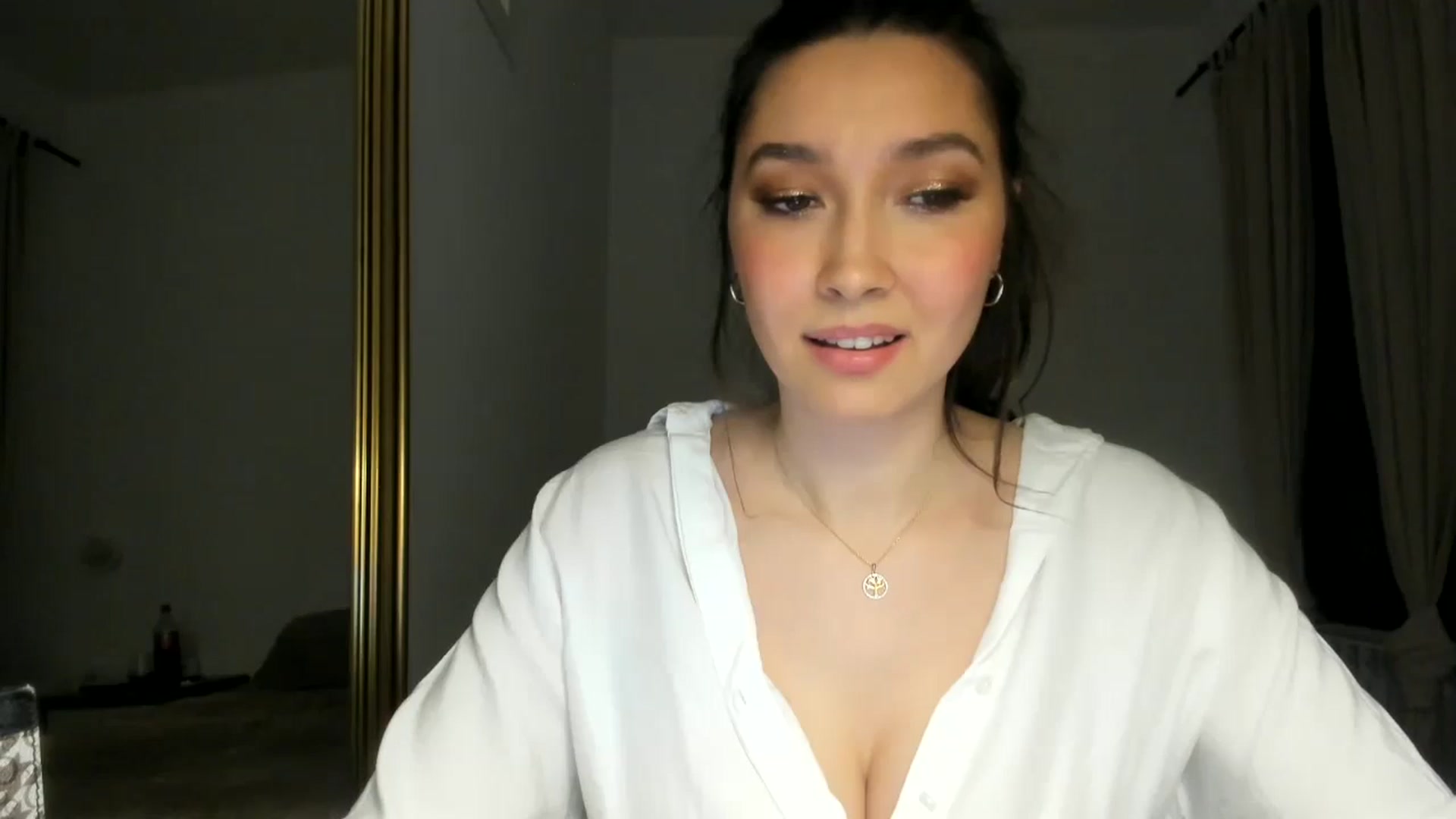 Gallery image thumbnail from LuckyHoneyyy's myfreecams stream on, 05/28/2024, 01:05 image 16 of 20