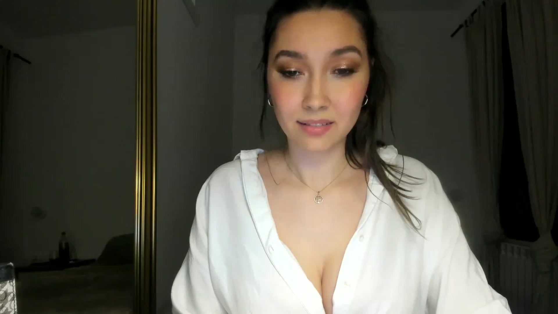 Gallery image thumbnail from LuckyHoneyyy's myfreecams stream on, 05/28/2024, 01:05 image 13 of 20