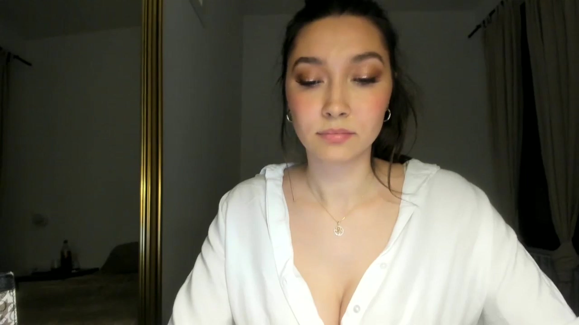 Gallery image thumbnail from LuckyHoneyyy's myfreecams stream on, 05/28/2024, 01:05 image 17 of 20