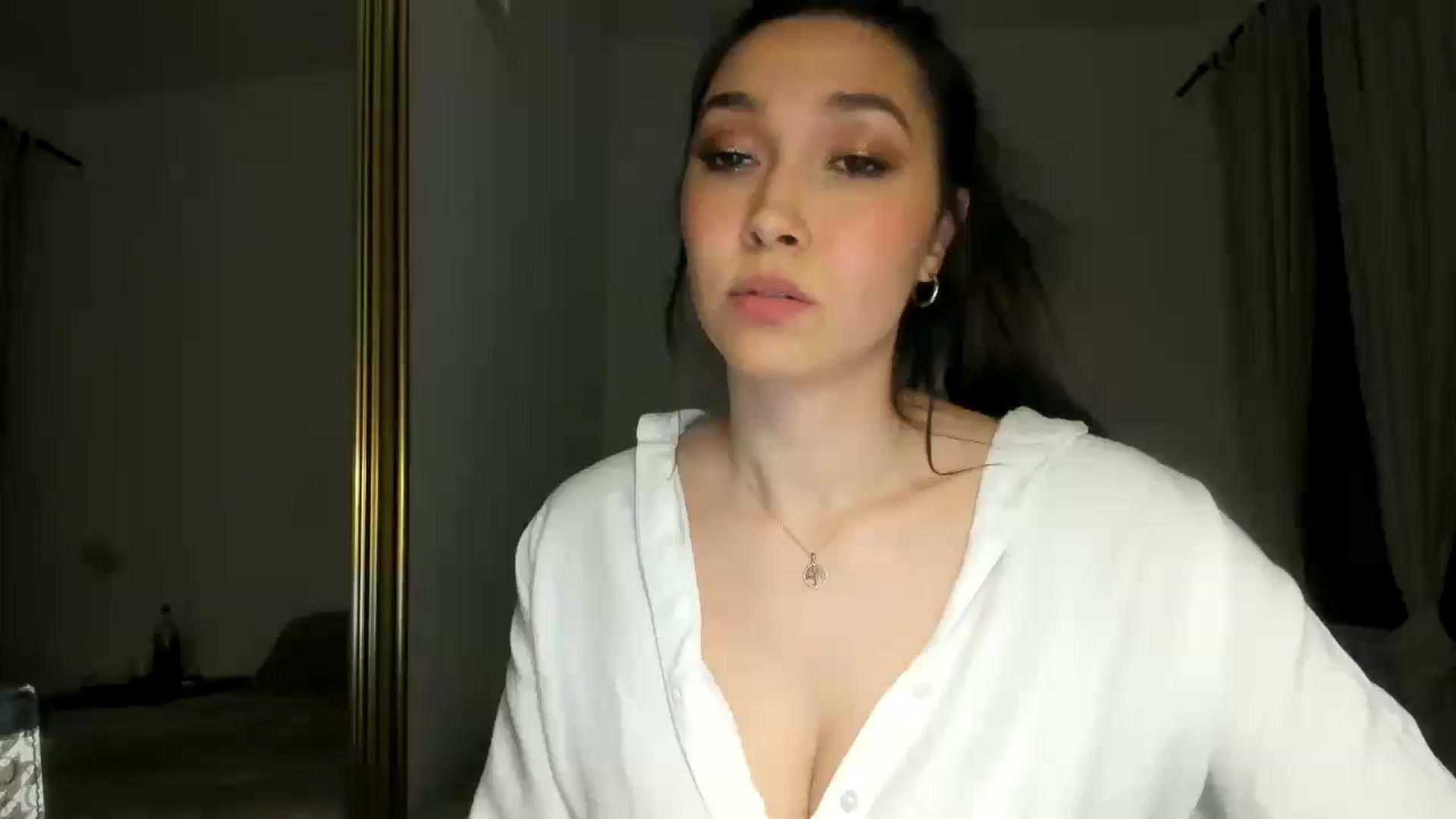 Gallery image thumbnail from LuckyHoneyyy's myfreecams stream on, 05/28/2024, 01:05 image 18 of 20