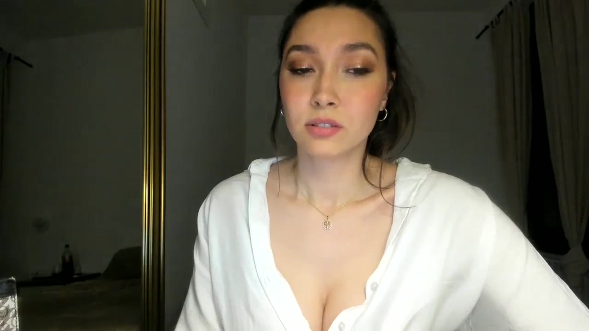 Gallery image thumbnail from LuckyHoneyyy's myfreecams stream on, 05/28/2024, 01:05 image 3 of 20