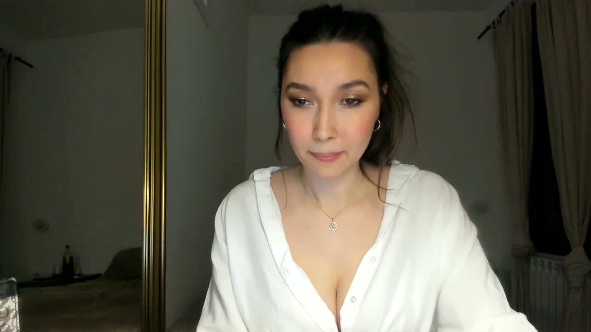 Gallery image thumbnail from LuckyHoneyyy's myfreecams stream on, 05/28/2024, 01:05 image 1 of 20