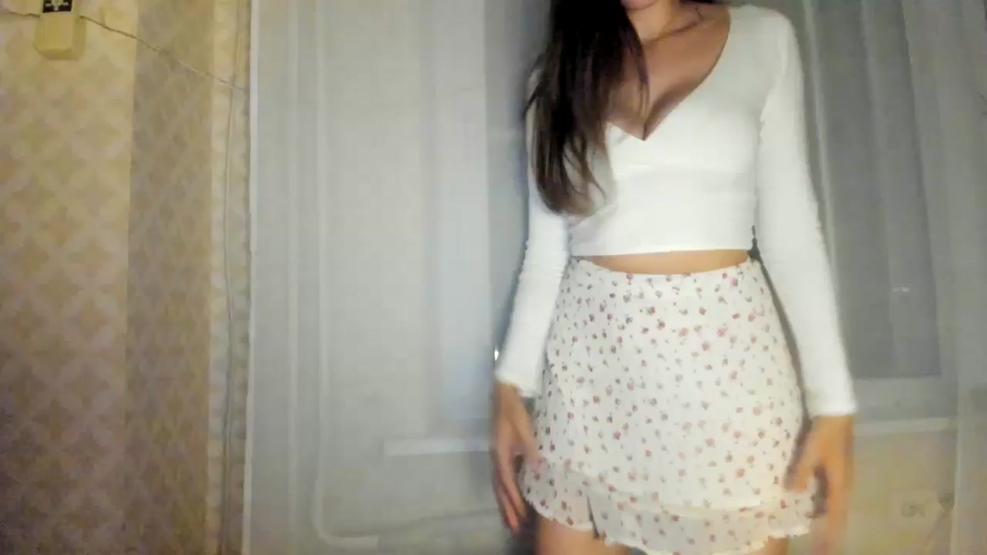 Gallery image thumbnail from LuckyHoneyyy's myfreecams stream on, 06/28/2024, 24:22 image 14 of 20