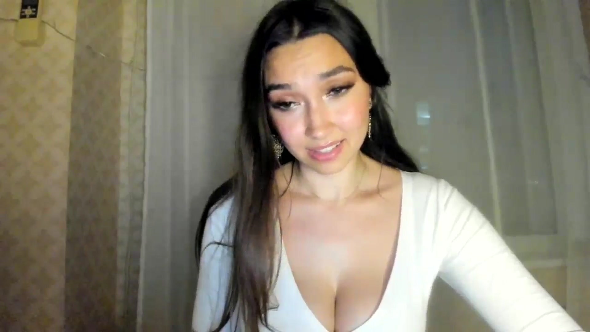 Gallery image thumbnail from LuckyHoneyyy's myfreecams stream on, 06/28/2024, 01:01 image 9 of 20