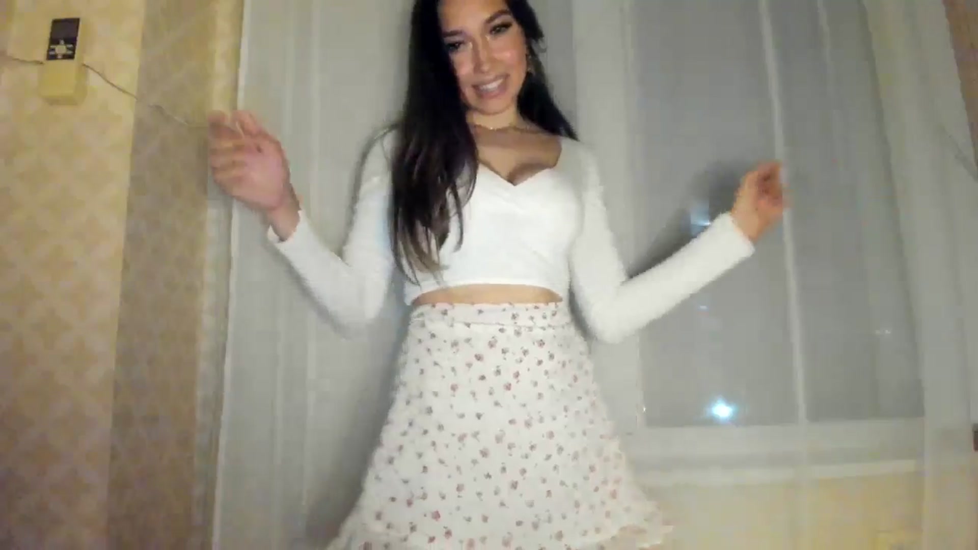 Gallery image thumbnail from LuckyHoneyyy's myfreecams stream on, 06/28/2024, 01:01 image 12 of 20