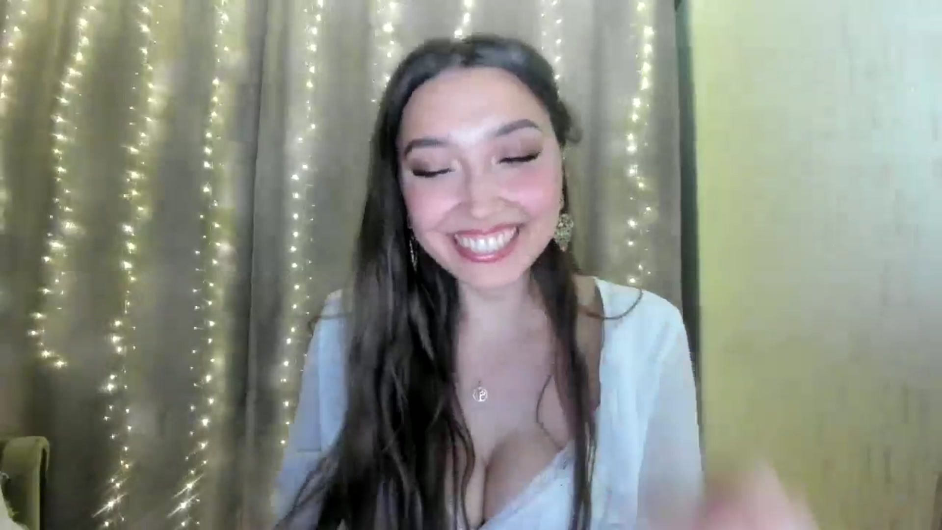 Gallery image thumbnail from LuckyHoneyyy's myfreecams stream on, 06/28/2024, 22:00 image 12 of 20