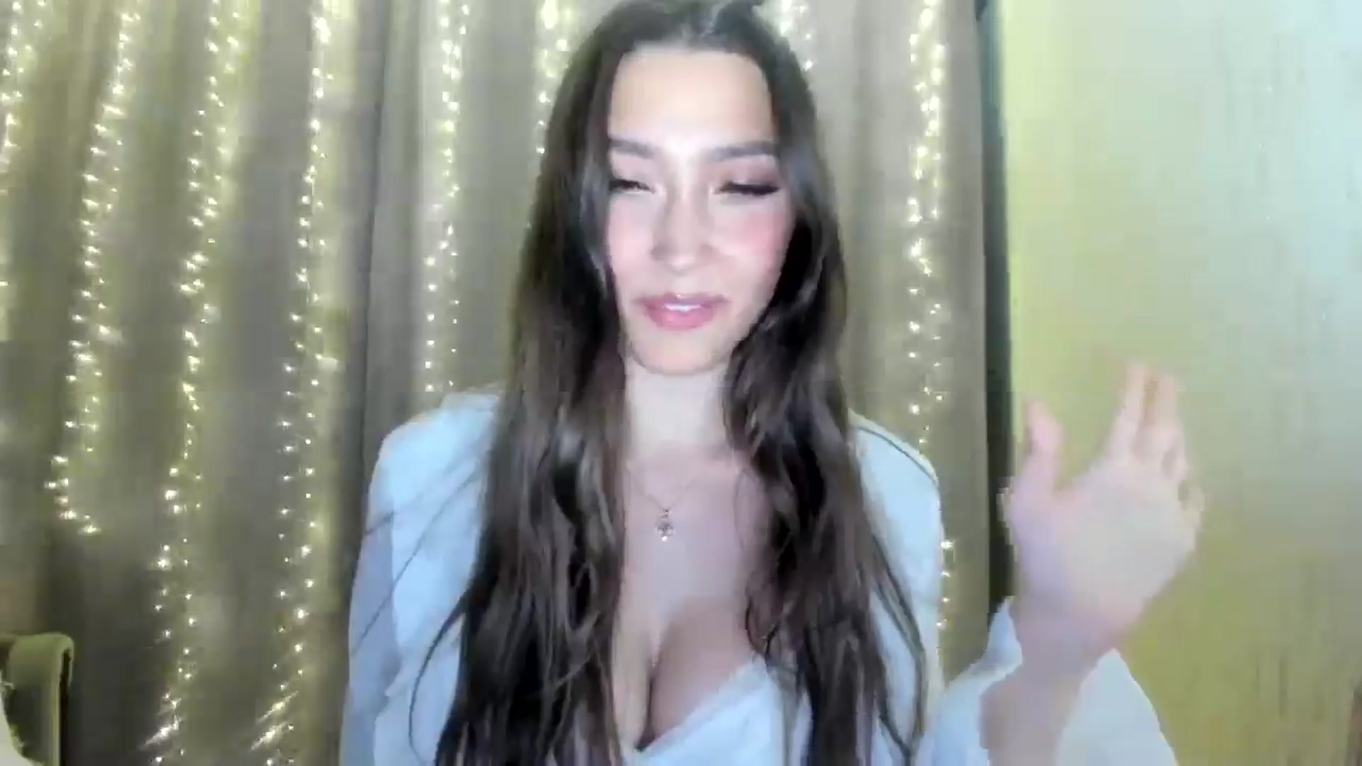 Gallery image thumbnail from LuckyHoneyyy's myfreecams stream on, 06/28/2024, 22:40 image 6 of 20