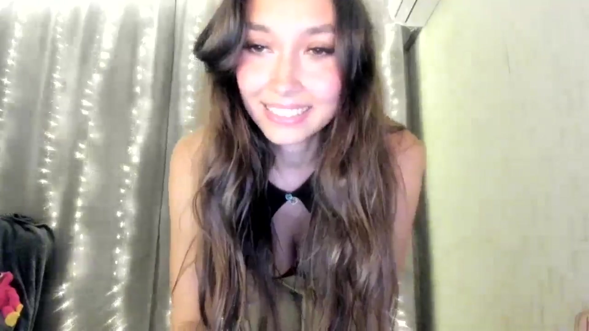 Gallery image thumbnail from LuckyHoneyyy's myfreecams stream on, 06/30/2024, 02:03 image 8 of 20