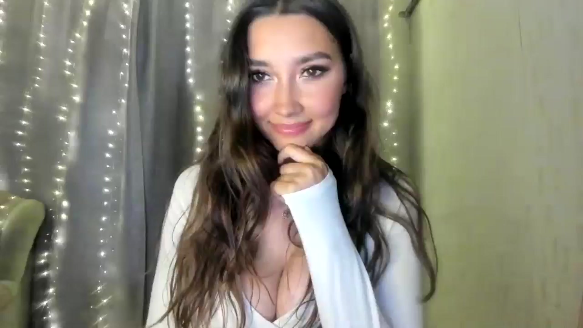 Gallery image thumbnail from LuckyHoneyyy's myfreecams stream on, 07/01/2024, 01:30 image 1 of 20