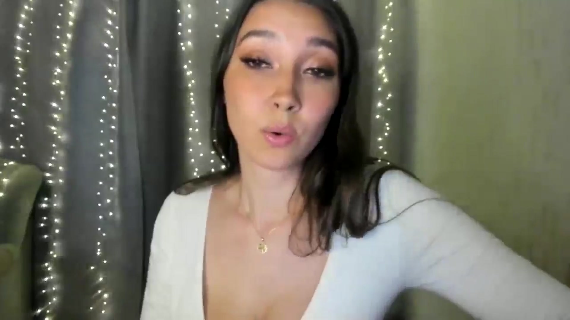 Gallery image thumbnail from LuckyHoneyyy's myfreecams stream on, 07/01/2024, 01:47 image 2 of 20