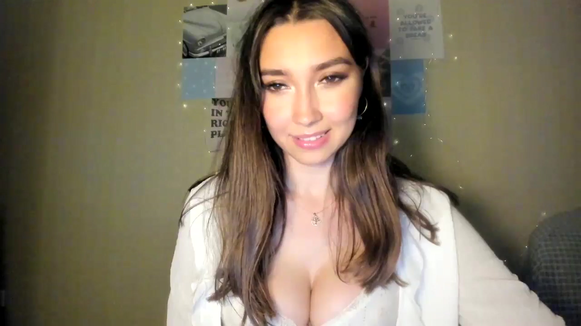 Gallery image thumbnail from LuckyHoneyyy's myfreecams stream on, 07/16/2024, 23:00 image 17 of 20
