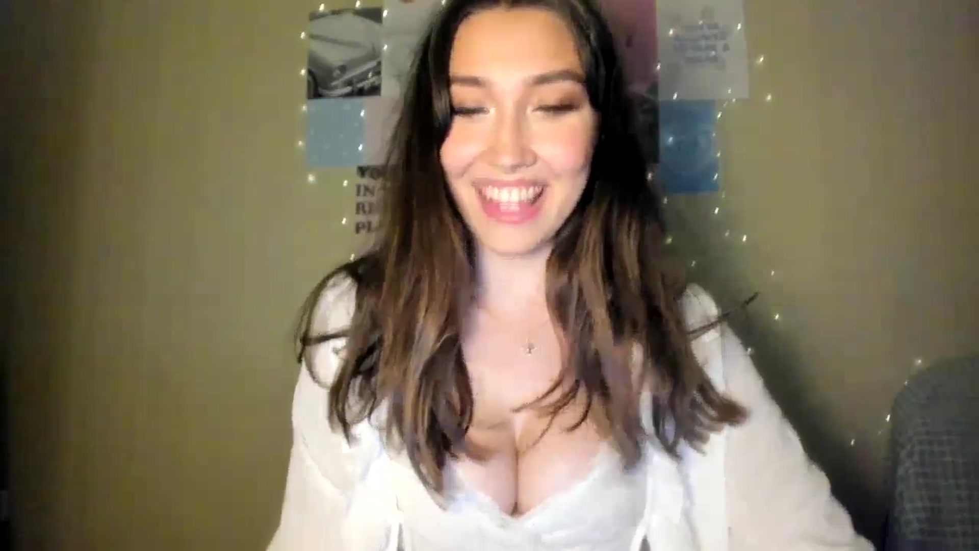 Gallery image thumbnail from LuckyHoneyyy's myfreecams stream on, 07/16/2024, 23:00 image 5 of 20