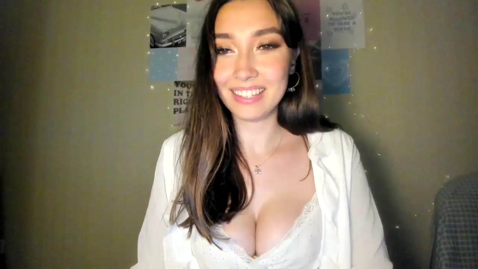 Gallery image thumbnail from LuckyHoneyyy's myfreecams stream on, 07/16/2024, 23:00 image 19 of 20