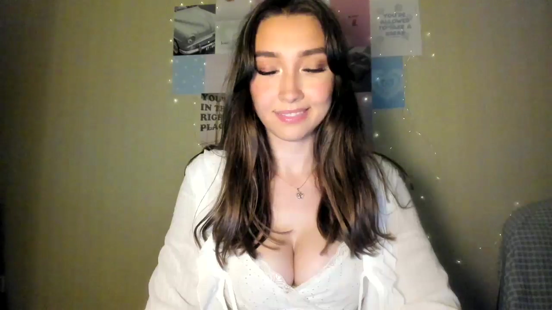 Gallery image thumbnail from LuckyHoneyyy's myfreecams stream on, 07/16/2024, 23:00 image 10 of 20