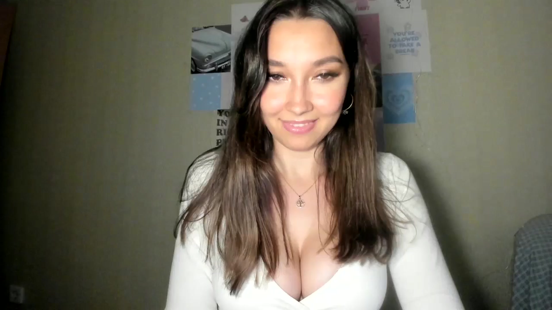 Gallery image thumbnail from LuckyHoneyyy's myfreecams stream on, 07/19/2024, 22:39 image 1 of 20
