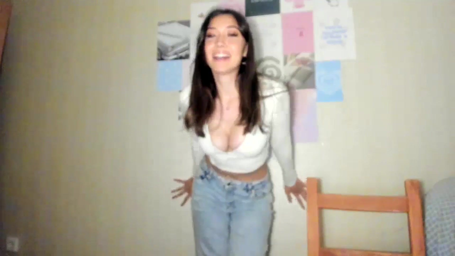 Gallery image thumbnail from LuckyHoneyyy's myfreecams stream on, 07/19/2024, 22:39 image 5 of 20