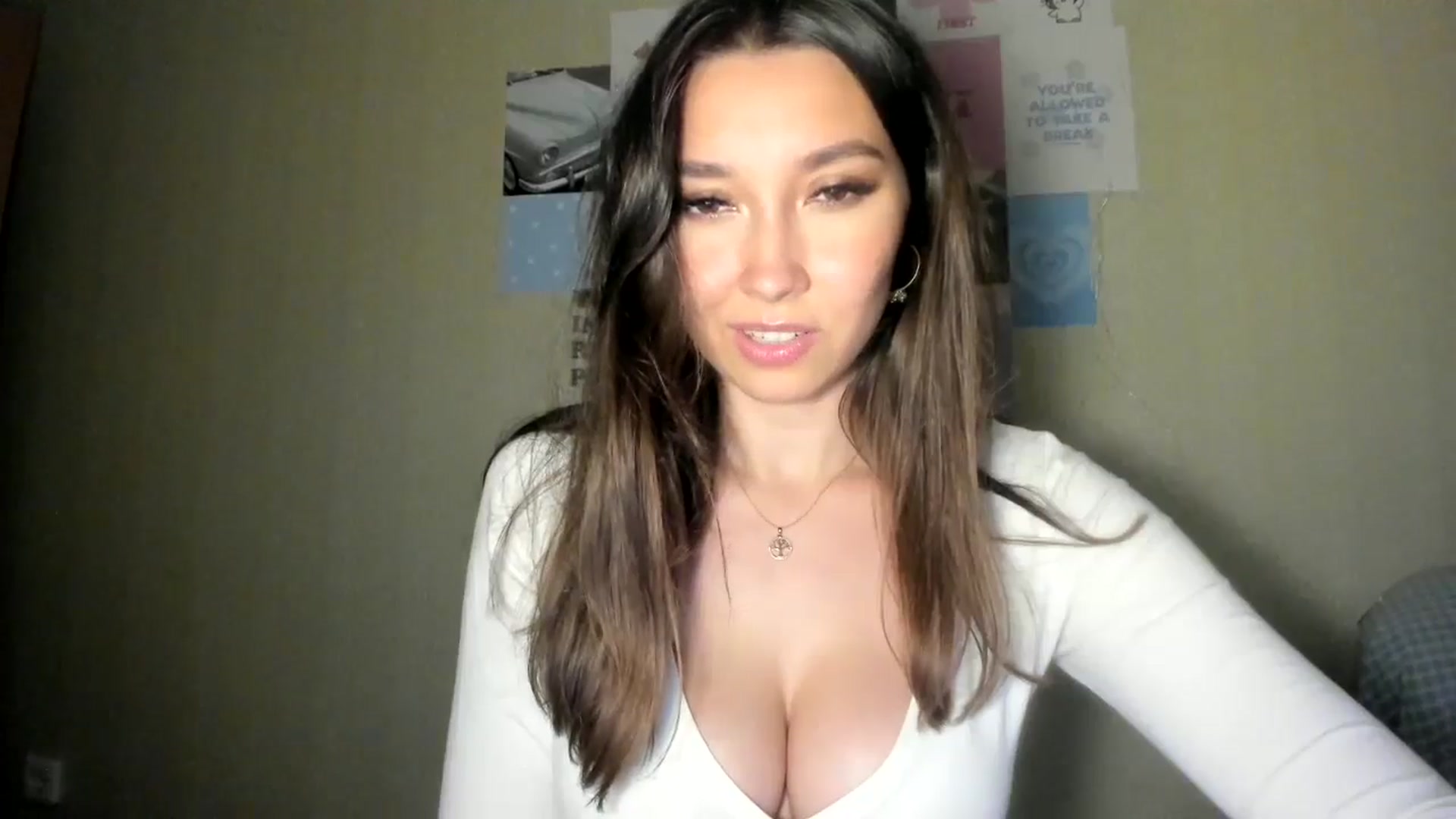 Gallery image thumbnail from LuckyHoneyyy's myfreecams stream on, 07/19/2024, 22:39 image 16 of 20
