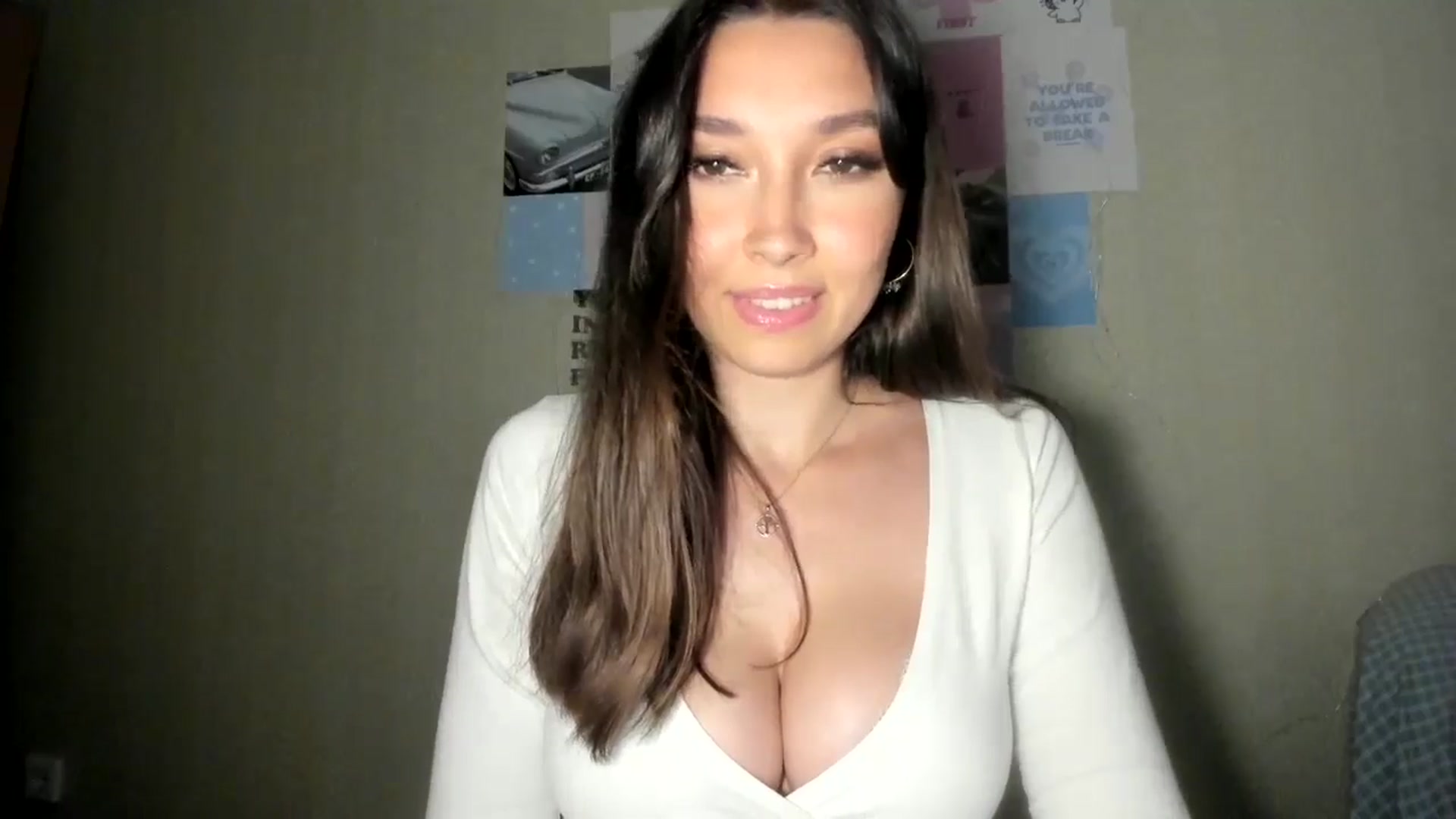 Gallery image thumbnail from LuckyHoneyyy's myfreecams stream on, 07/19/2024, 22:39 image 8 of 20