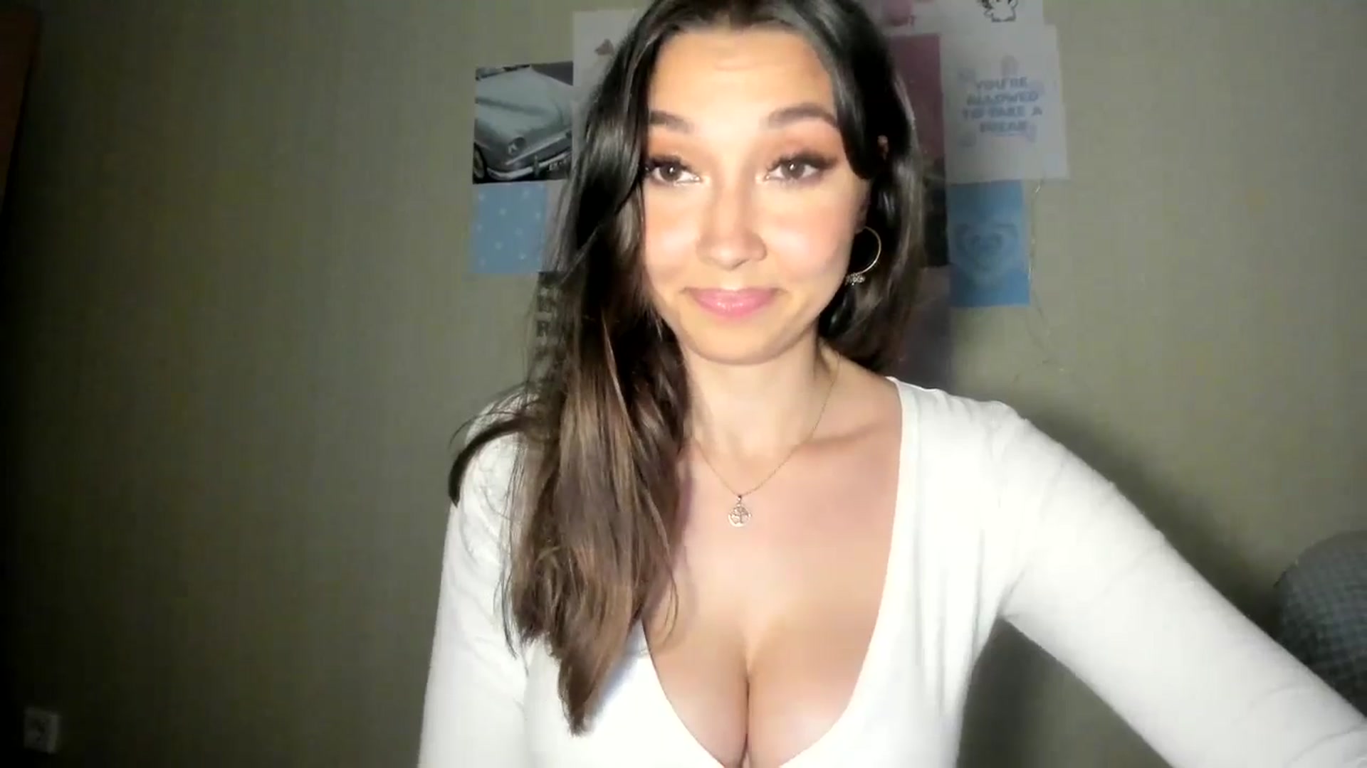 Gallery image thumbnail from LuckyHoneyyy's myfreecams stream on, 07/19/2024, 22:39 image 19 of 20