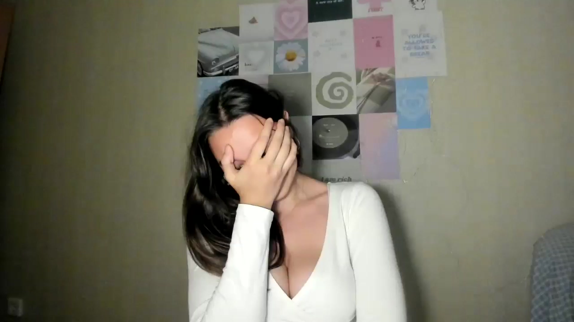 Gallery image thumbnail from LuckyHoneyyy's myfreecams stream on, 07/19/2024, 23:41 image 6 of 20