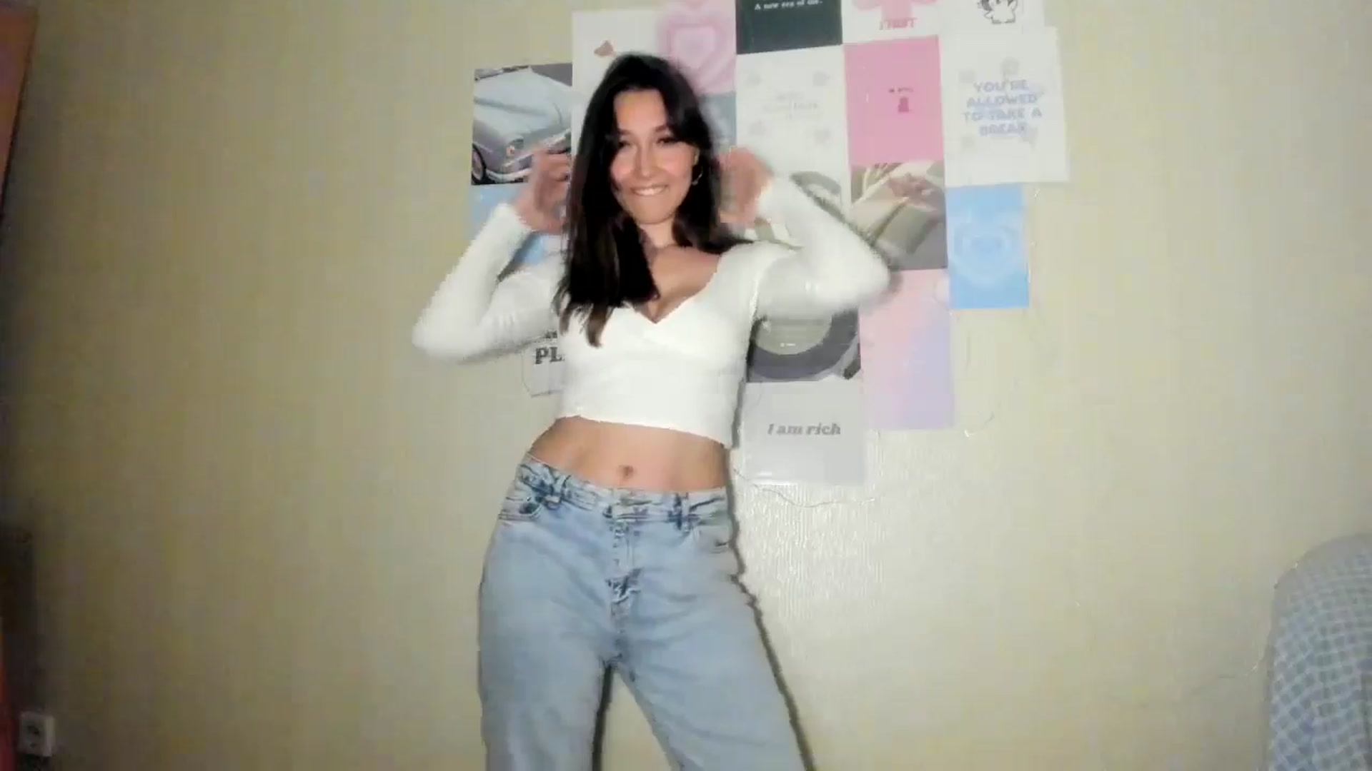 Gallery image thumbnail from LuckyHoneyyy's myfreecams stream on, 07/19/2024, 23:41 image 11 of 20