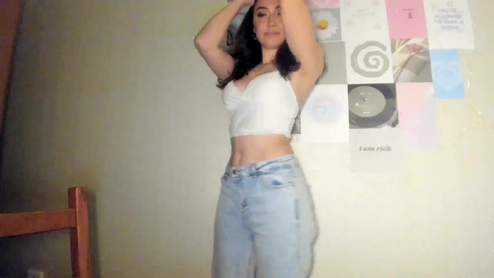 Gallery image thumbnail from LuckyHoneyyy's myfreecams stream on, 07/20/2024, 23:22 image 12 of 20