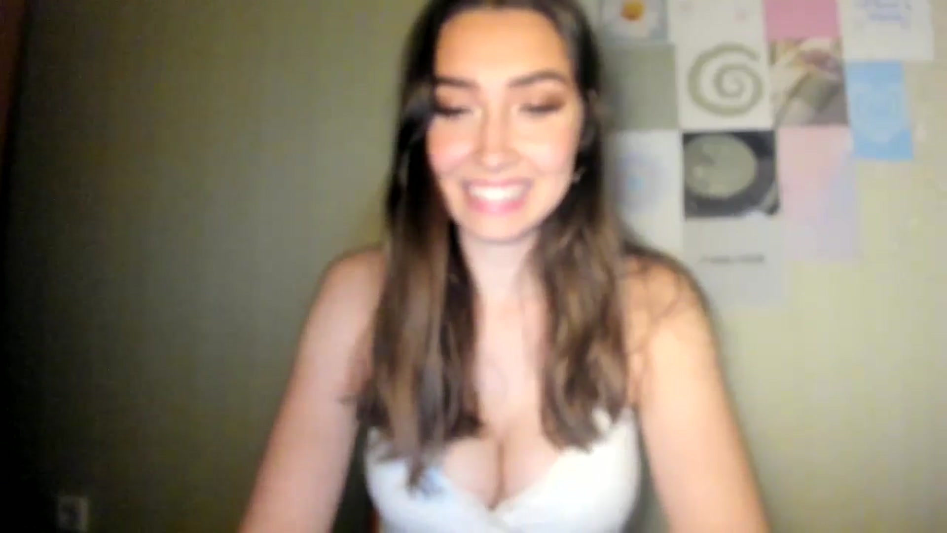 Gallery image thumbnail from LuckyHoneyyy's myfreecams stream on, 07/20/2024, 23:22 image 5 of 20