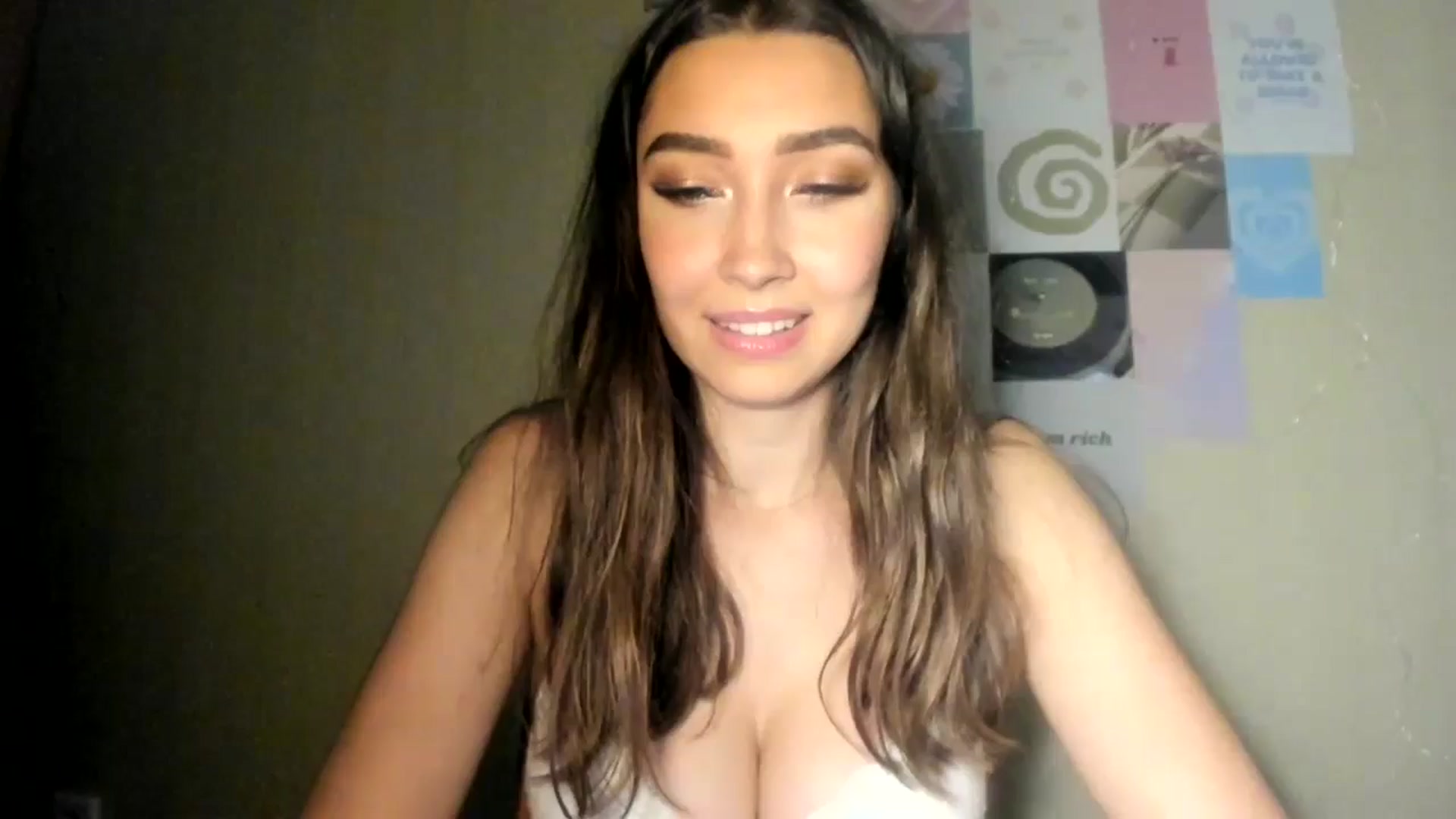 Gallery image thumbnail from LuckyHoneyyy's myfreecams stream on, 07/20/2024, 23:57 image 1 of 20