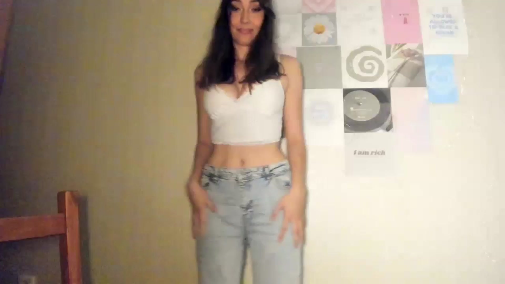 Gallery image thumbnail from LuckyHoneyyy's myfreecams stream on, 07/20/2024, 23:57 image 7 of 20