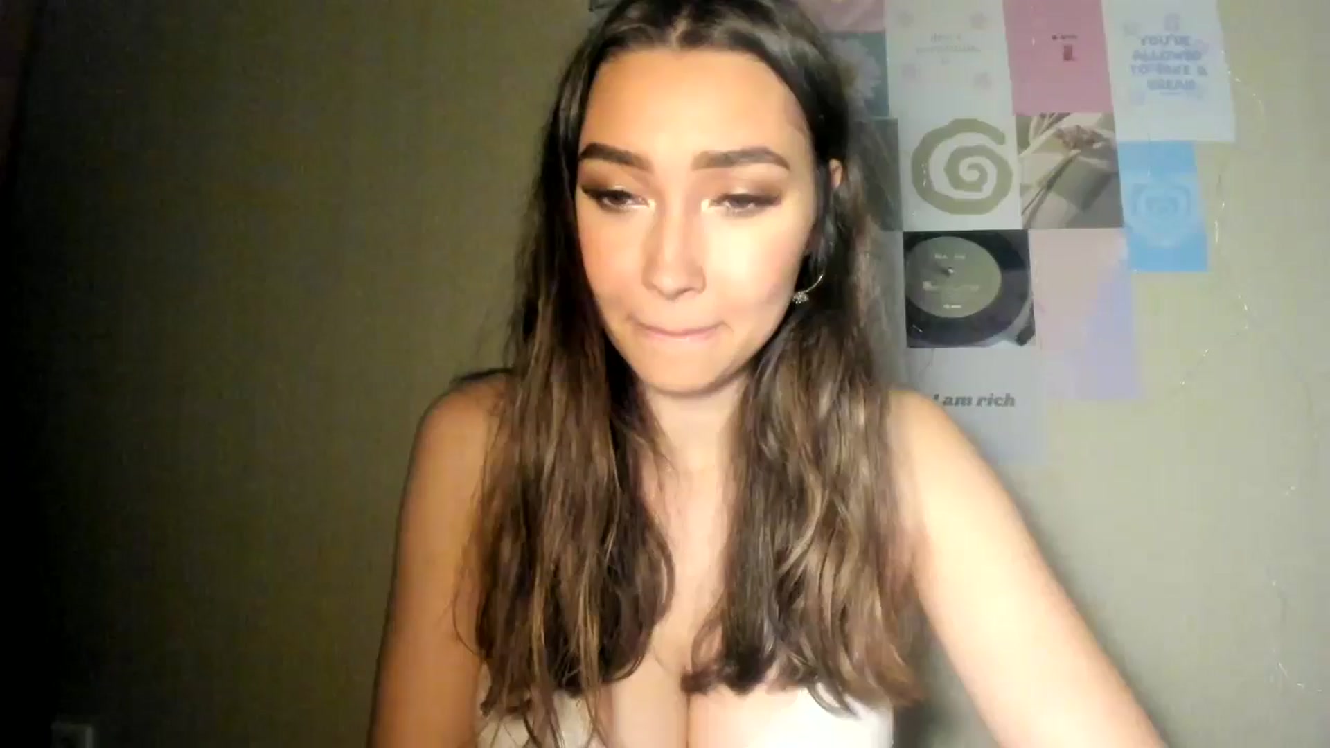 Gallery image thumbnail from LuckyHoneyyy's myfreecams stream on, 07/20/2024, 23:57 image 4 of 20