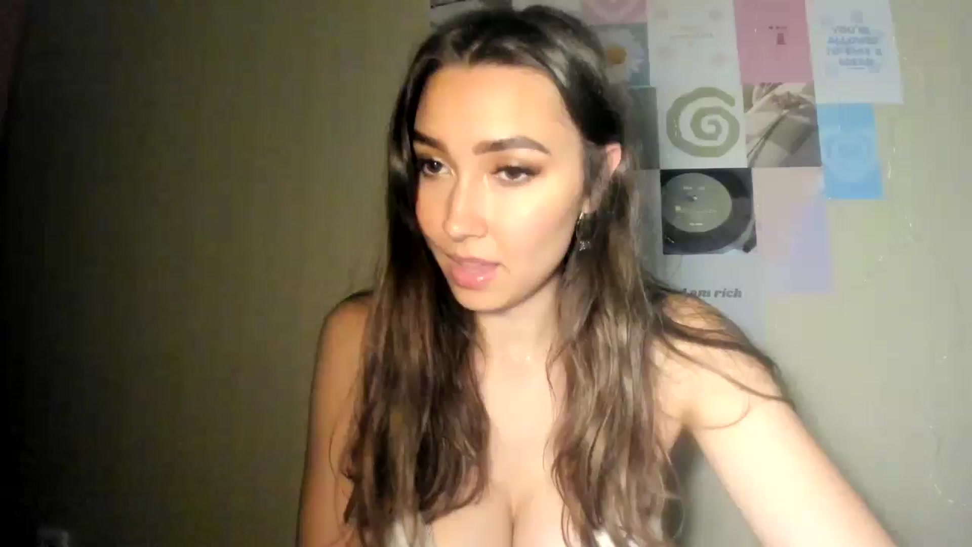 Gallery image thumbnail from LuckyHoneyyy's myfreecams stream on, 07/20/2024, 23:57 image 6 of 20