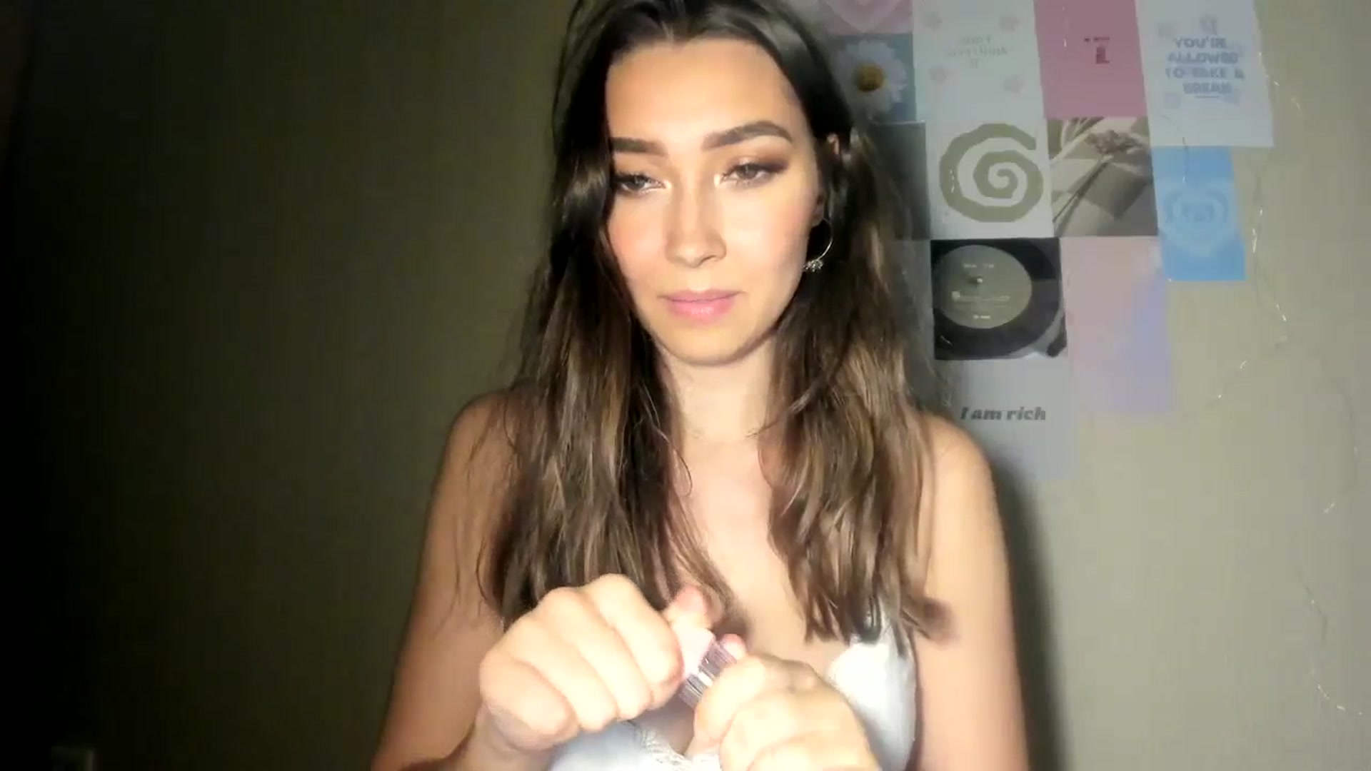 Gallery image thumbnail from LuckyHoneyyy's myfreecams stream on, 07/20/2024, 23:57 image 12 of 20