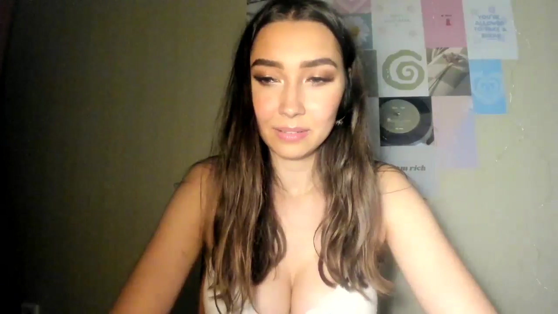 Gallery image thumbnail from LuckyHoneyyy's myfreecams stream on, 07/20/2024, 23:57 image 2 of 20