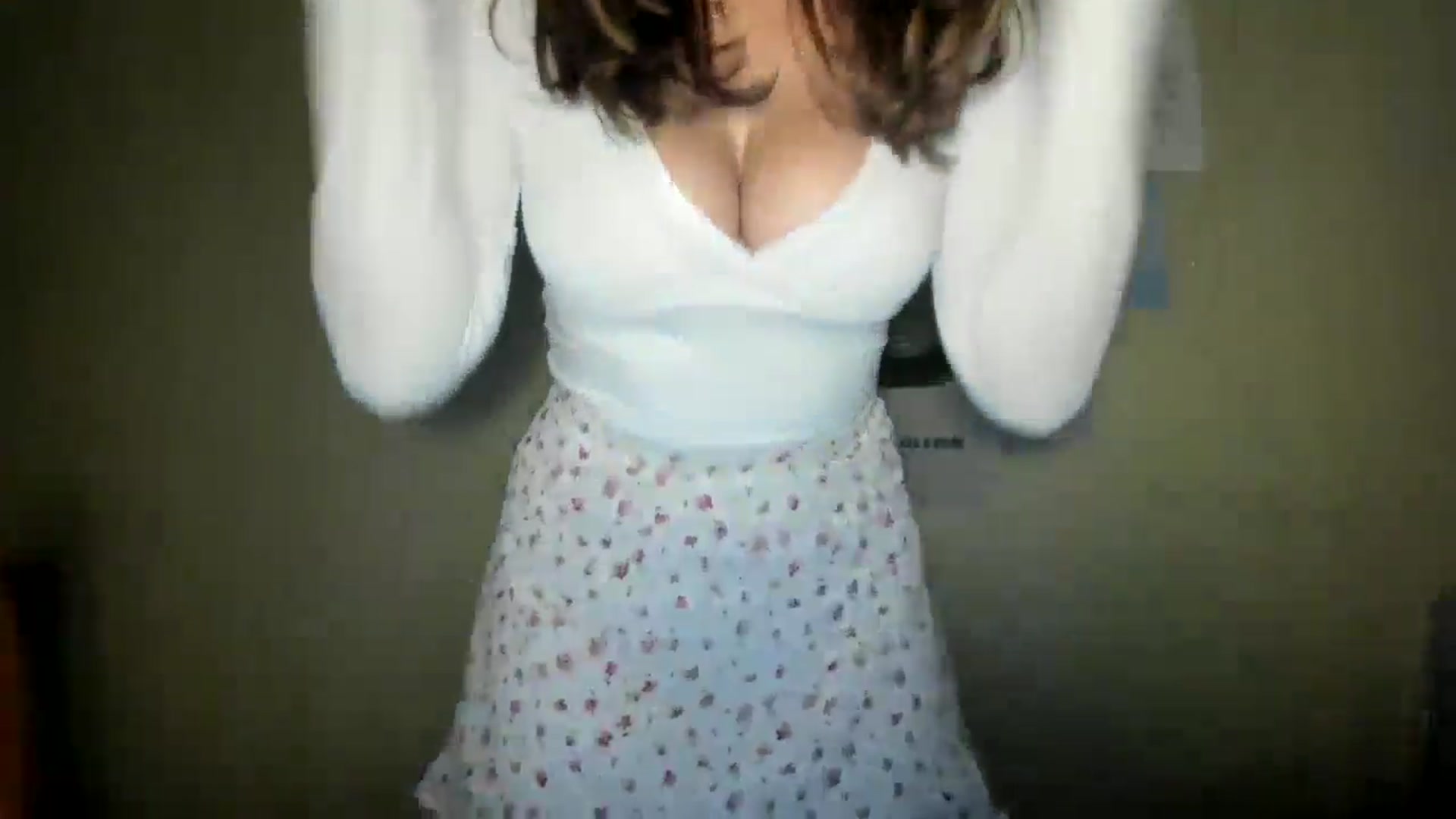 Gallery image thumbnail from LuckyHoneyyy's myfreecams stream on, 07/25/2024, 01:33 image 9 of 20