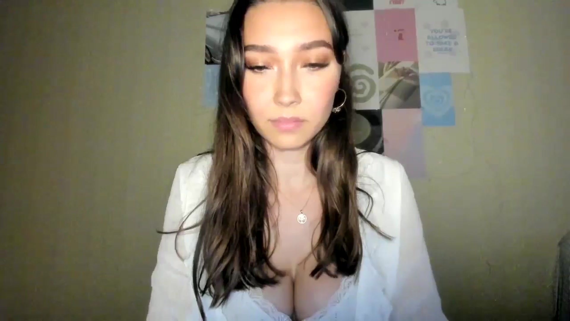 Gallery image thumbnail from LuckyHoneyyy's myfreecams stream on, 07/25/2024, 01:33 image 15 of 20