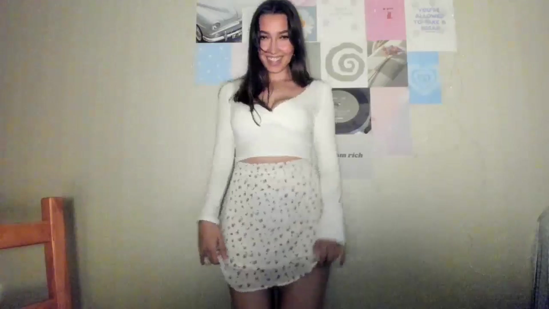 Gallery image thumbnail from LuckyHoneyyy's myfreecams stream on, 07/25/2024, 01:33 image 12 of 20
