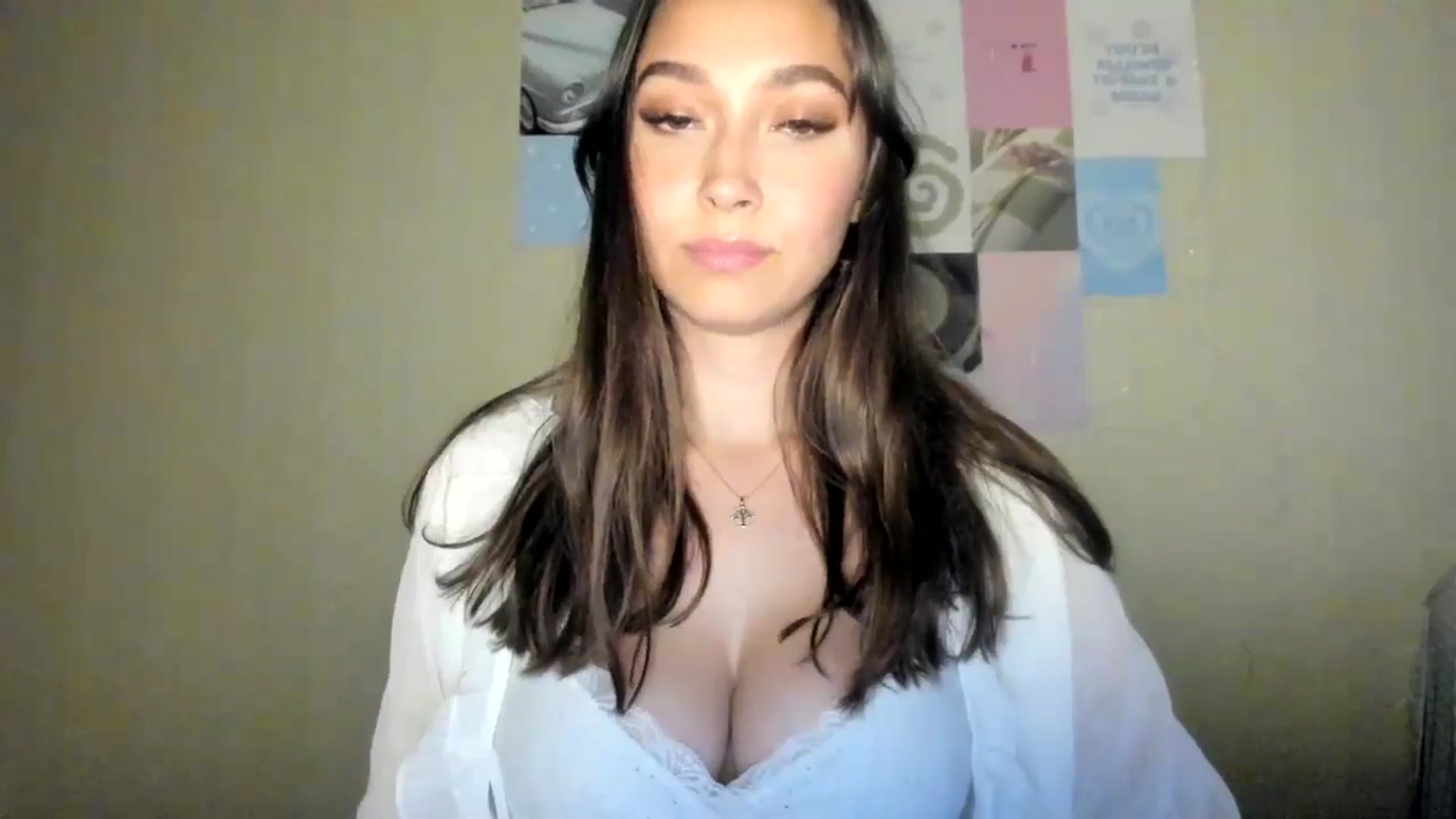 Gallery image thumbnail from LuckyHoneyyy's myfreecams stream on, 07/25/2024, 01:33 image 17 of 20