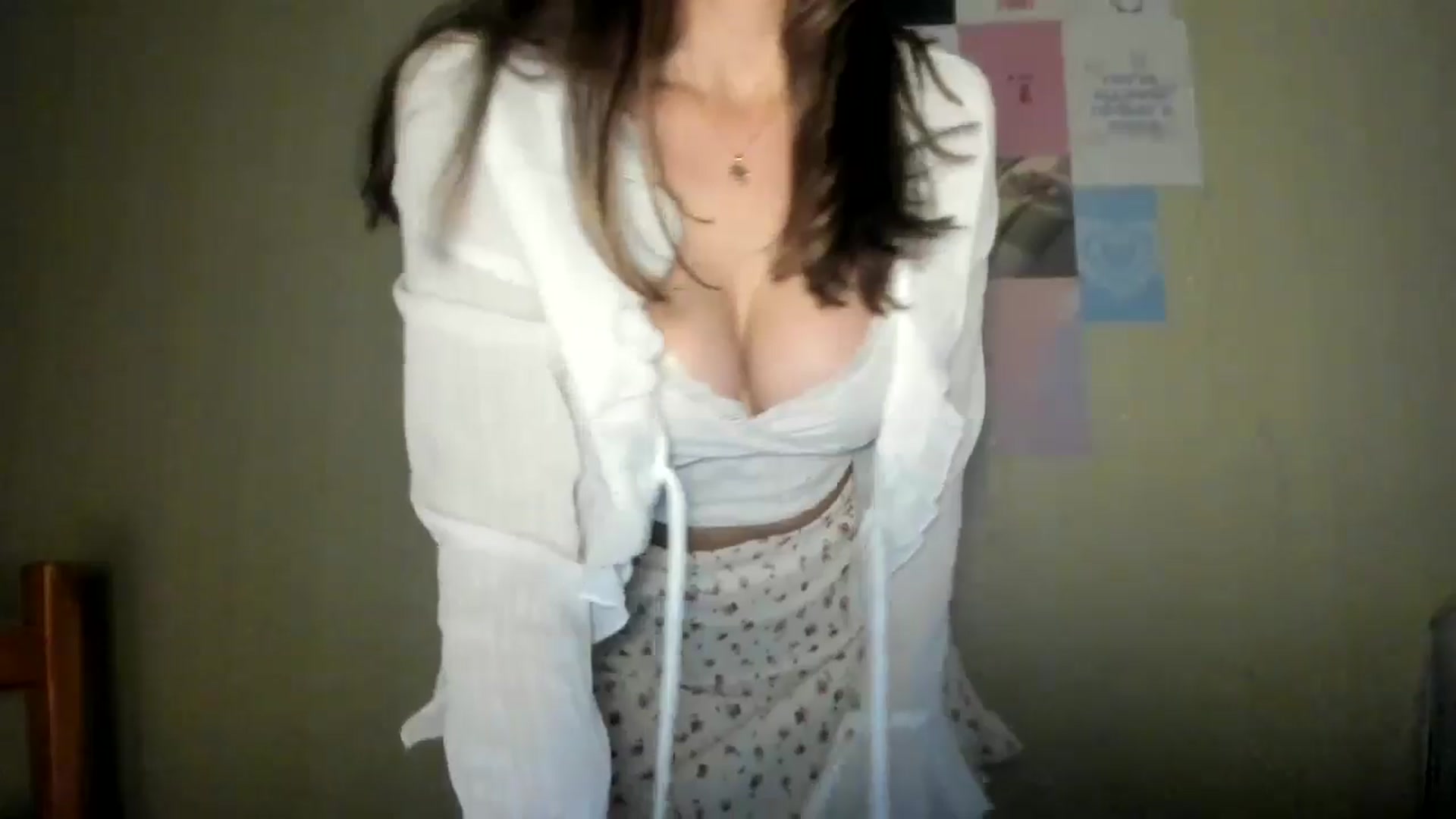 Gallery image thumbnail from LuckyHoneyyy's myfreecams stream on, 07/25/2024, 01:33 image 14 of 20