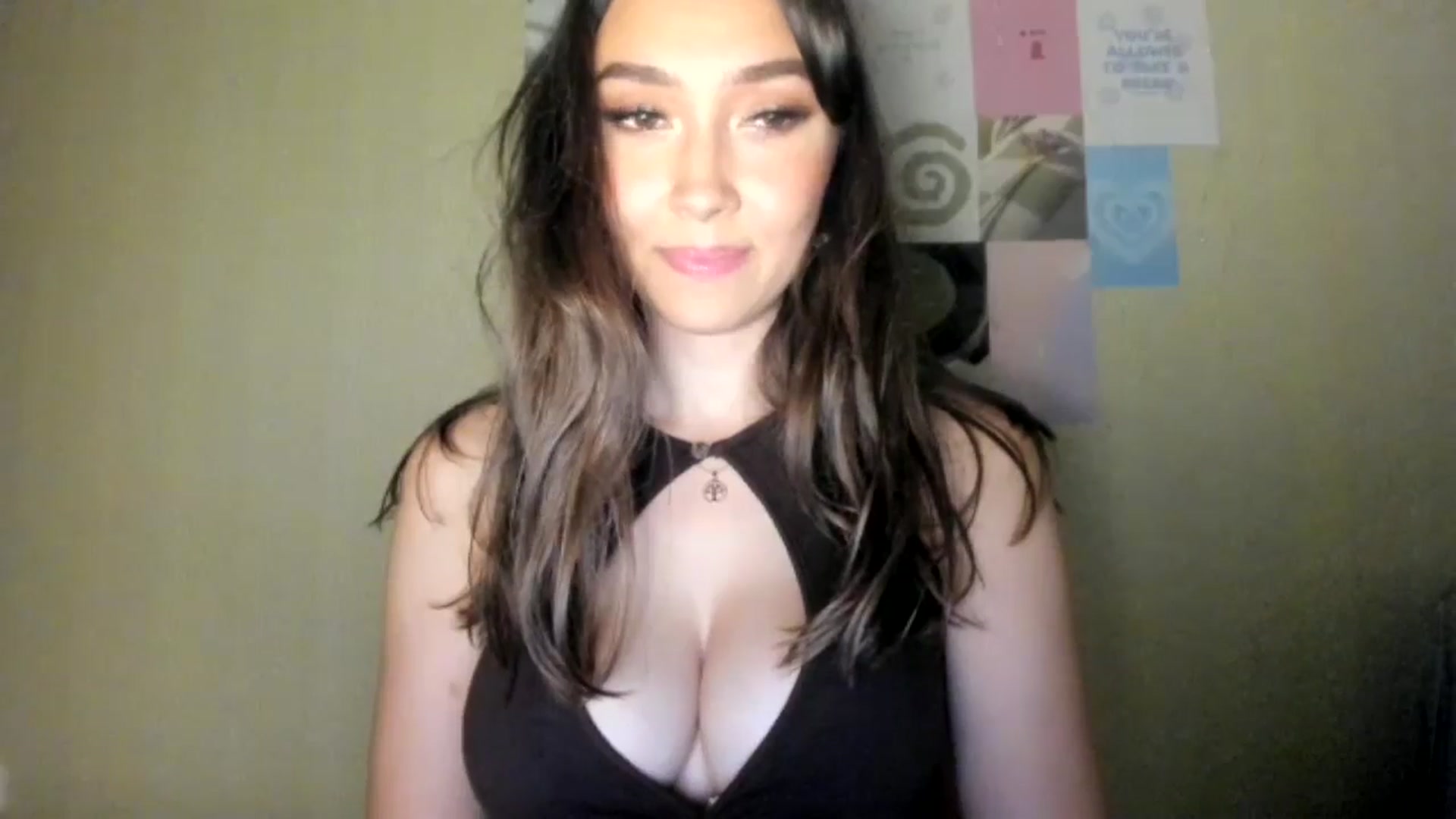 Gallery image thumbnail from LuckyHoneyyy's myfreecams stream on, 07/25/2024, 23:20 image 9 of 20