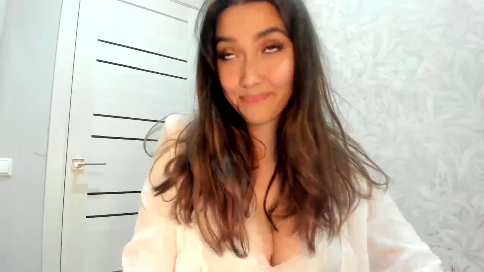 Gallery image thumbnail from LuckyHoneyyy's myfreecams stream on, 08/01/2024, 24:39 image 1 of 20
